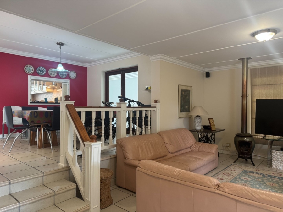  Bedroom Property for Sale in Signal Hill Western Cape
